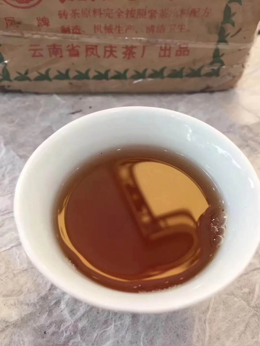 1995年凤庆砖茶 凤牌生普洱茶砖，云南省凤庆茶厂出