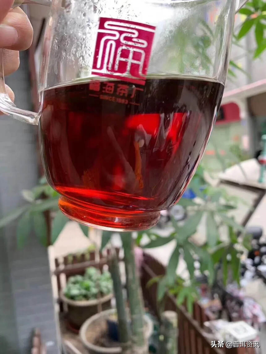 2003年纯干仓班章古茶树茶，熟茶，250克/片，4