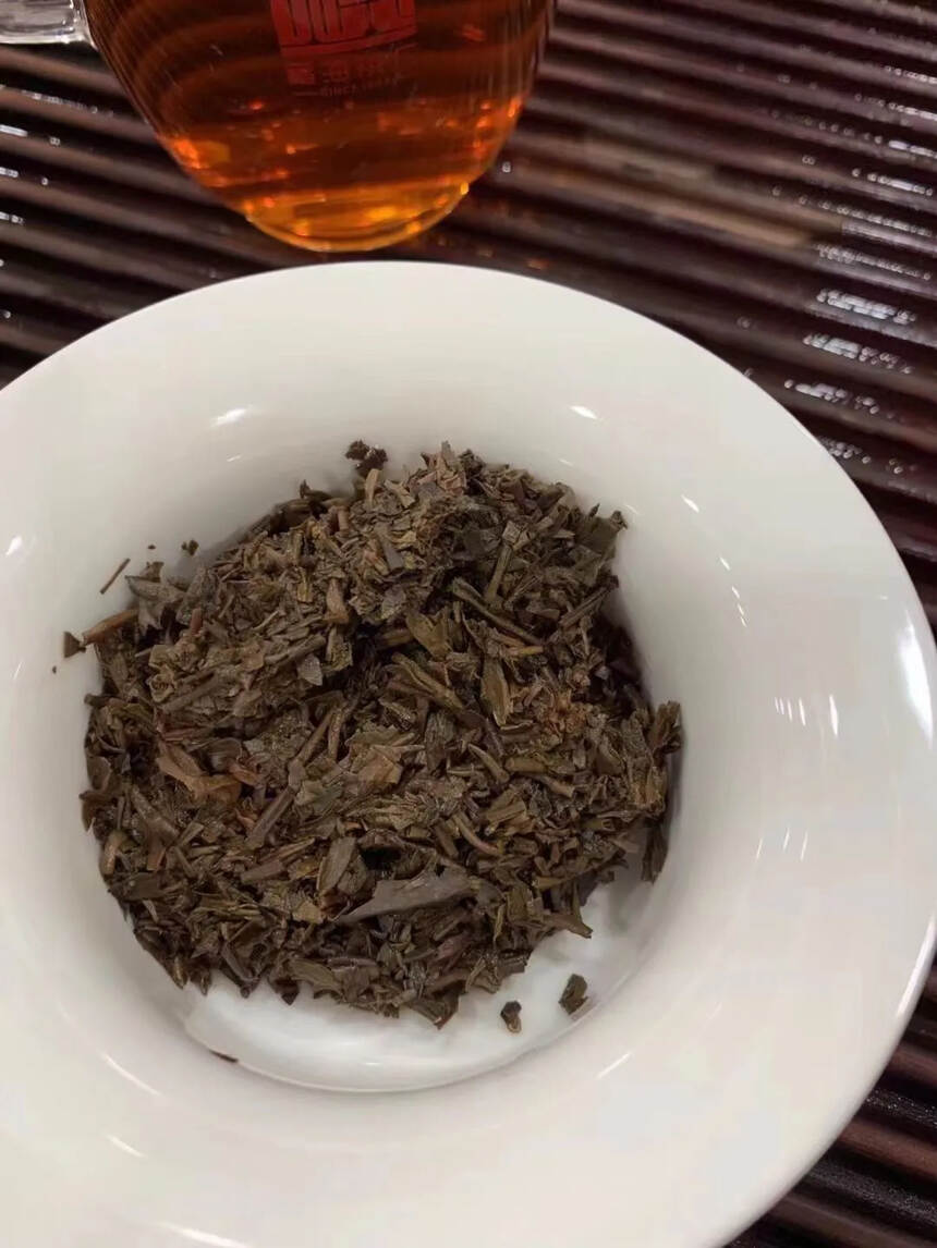 90年末期德兰茶厂德兰饼，普洱茶生茶，这款茶带有浓郁