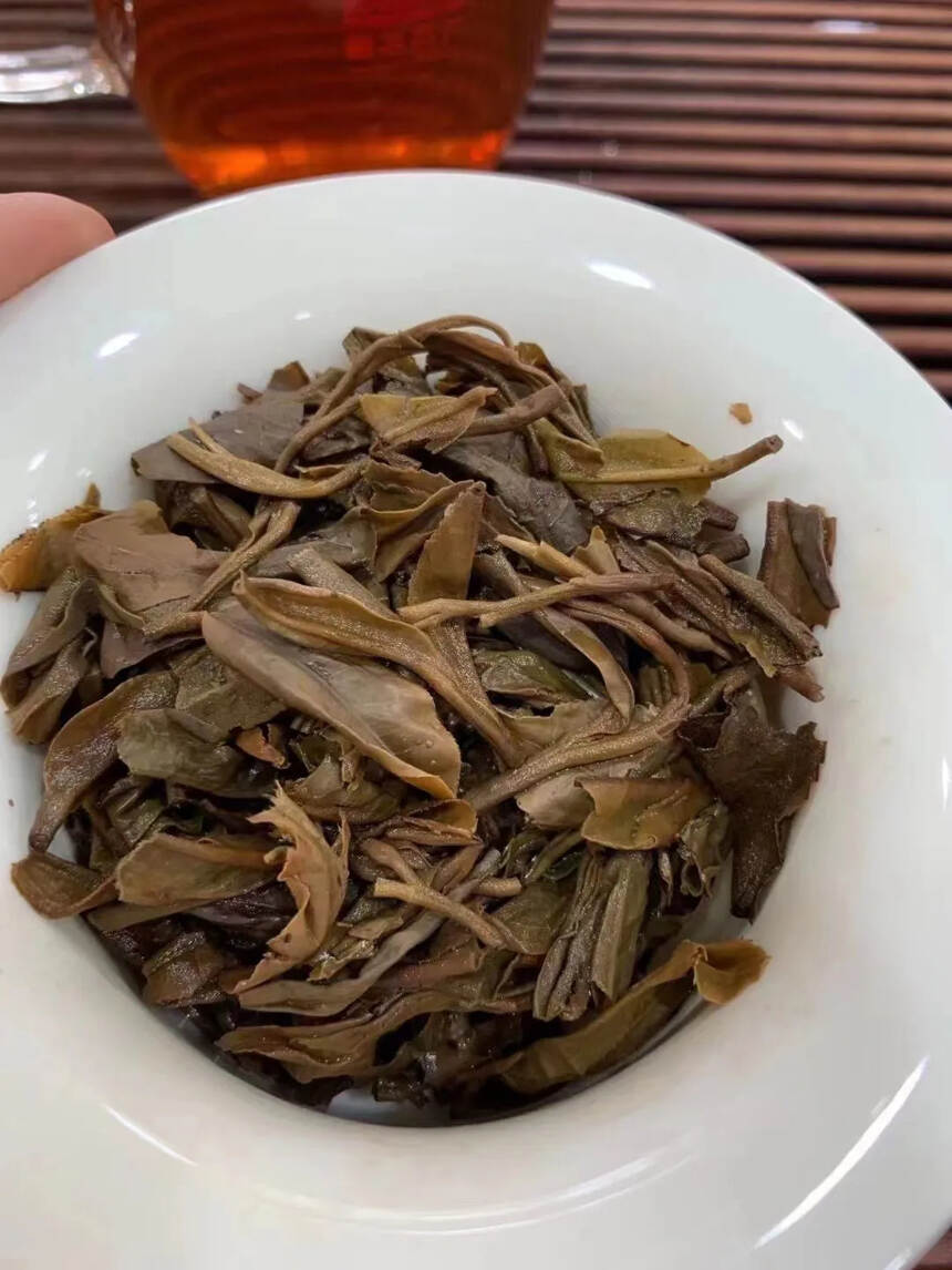 2003年双狮同庆号，选用易武地区茶菁为原料，整个茶