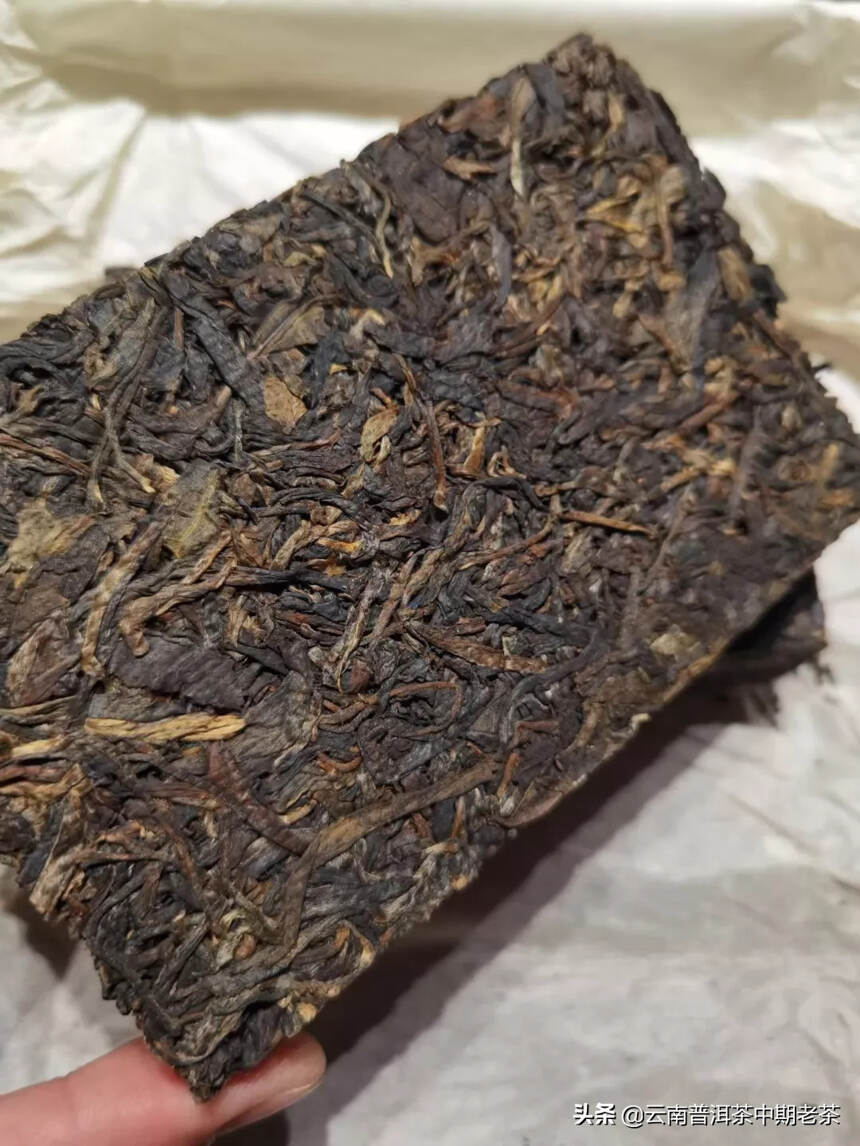 03年班章普洱茶——


——公章白菜砖，一包两片，
