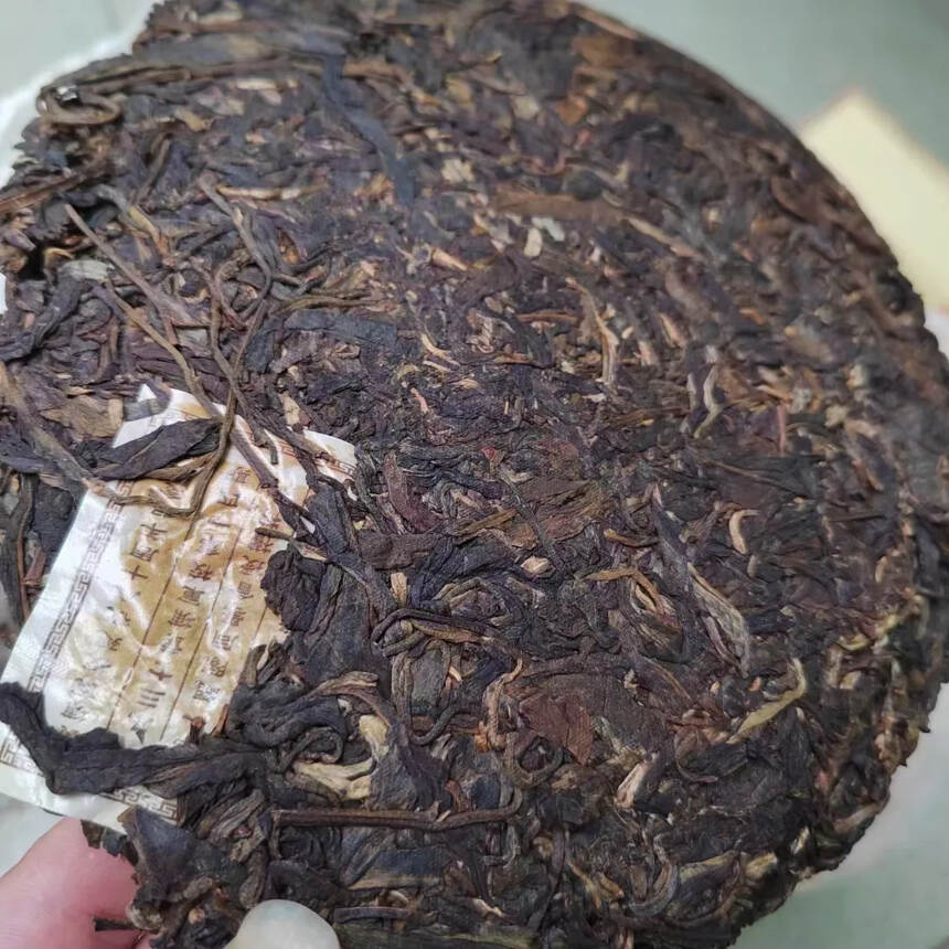 04年，特选六大古茶山纯晒青茶精制，礼品盒装，500