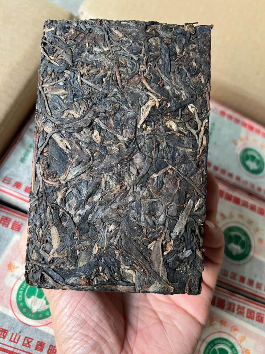 2004年春明茶厂-班章古茶砖首届优质奖品-500克