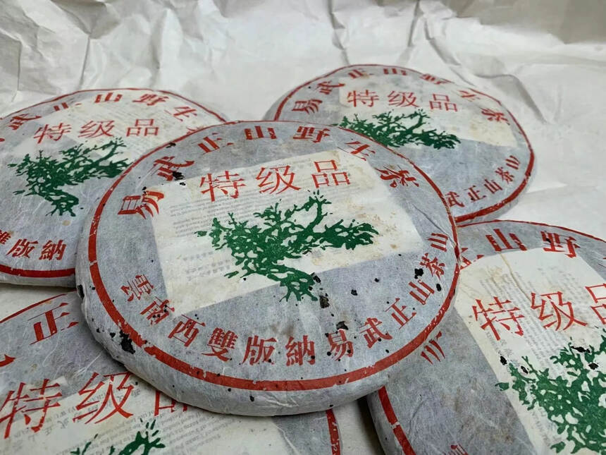 201批易武正山绿大树生饼
干仓高香，茶味浓郁，轻微