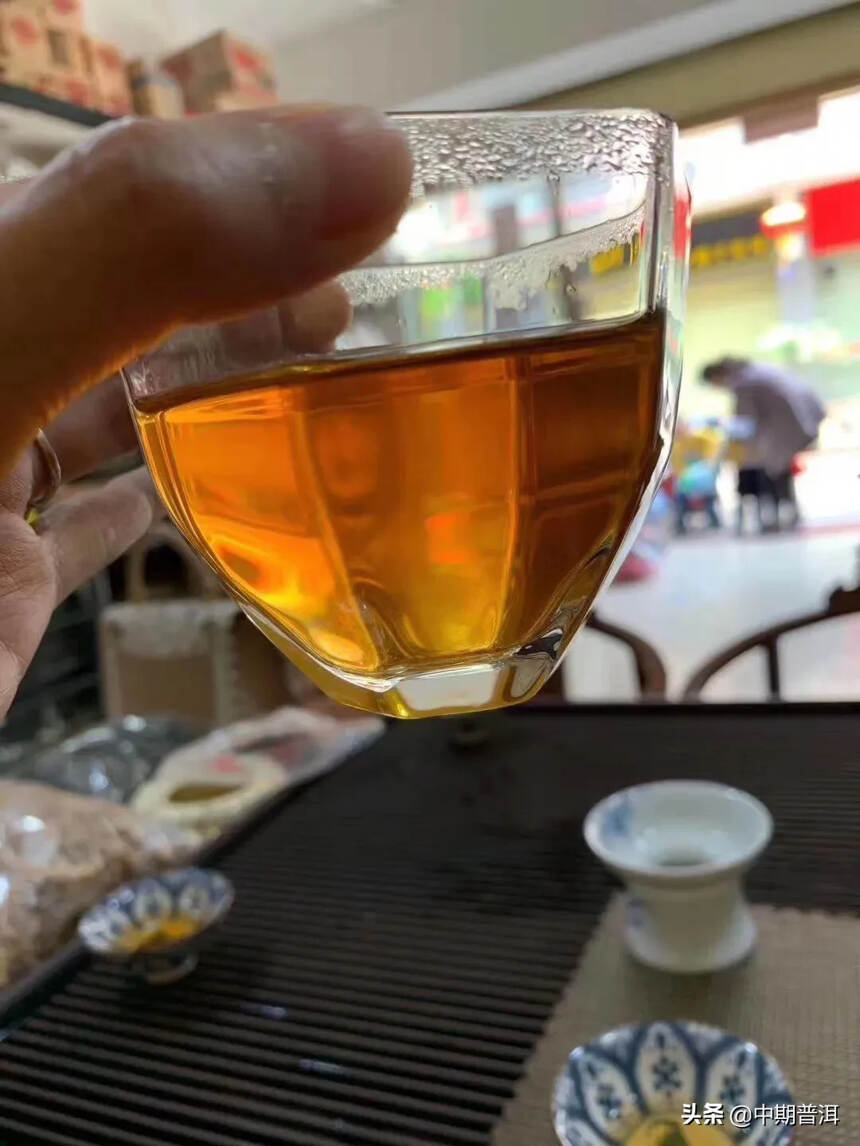 2004年象明茶厂珍藏班章古树茶砖