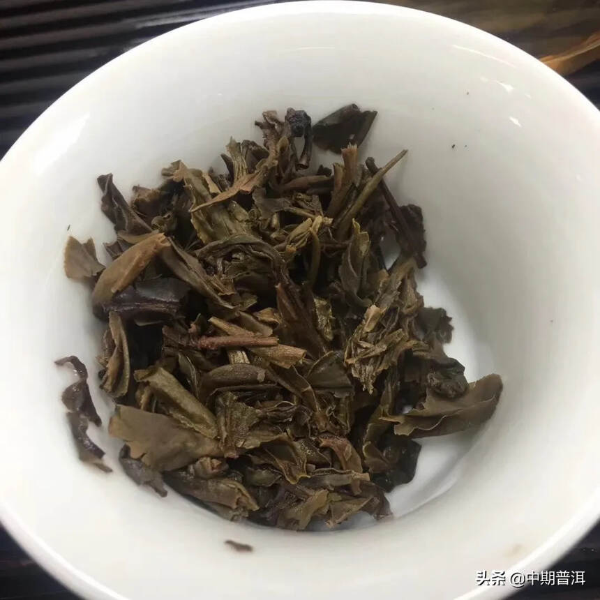 陈升号2014年珍茗青饼 357克/片 7片/提
风