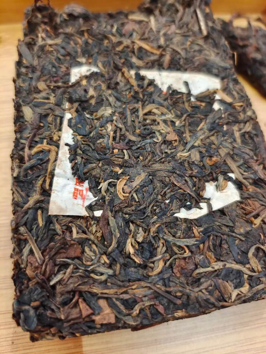 05年澜沧古茶青砖
汤感柔顺，口感饱满，茶气非常足，