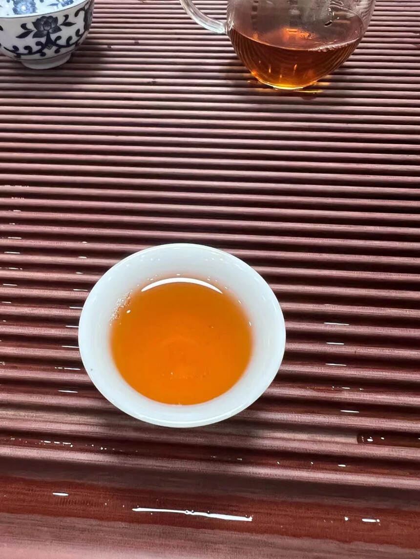 2005年 云南倚邦圆茶，老树春芽生普洱茶，云南古滇