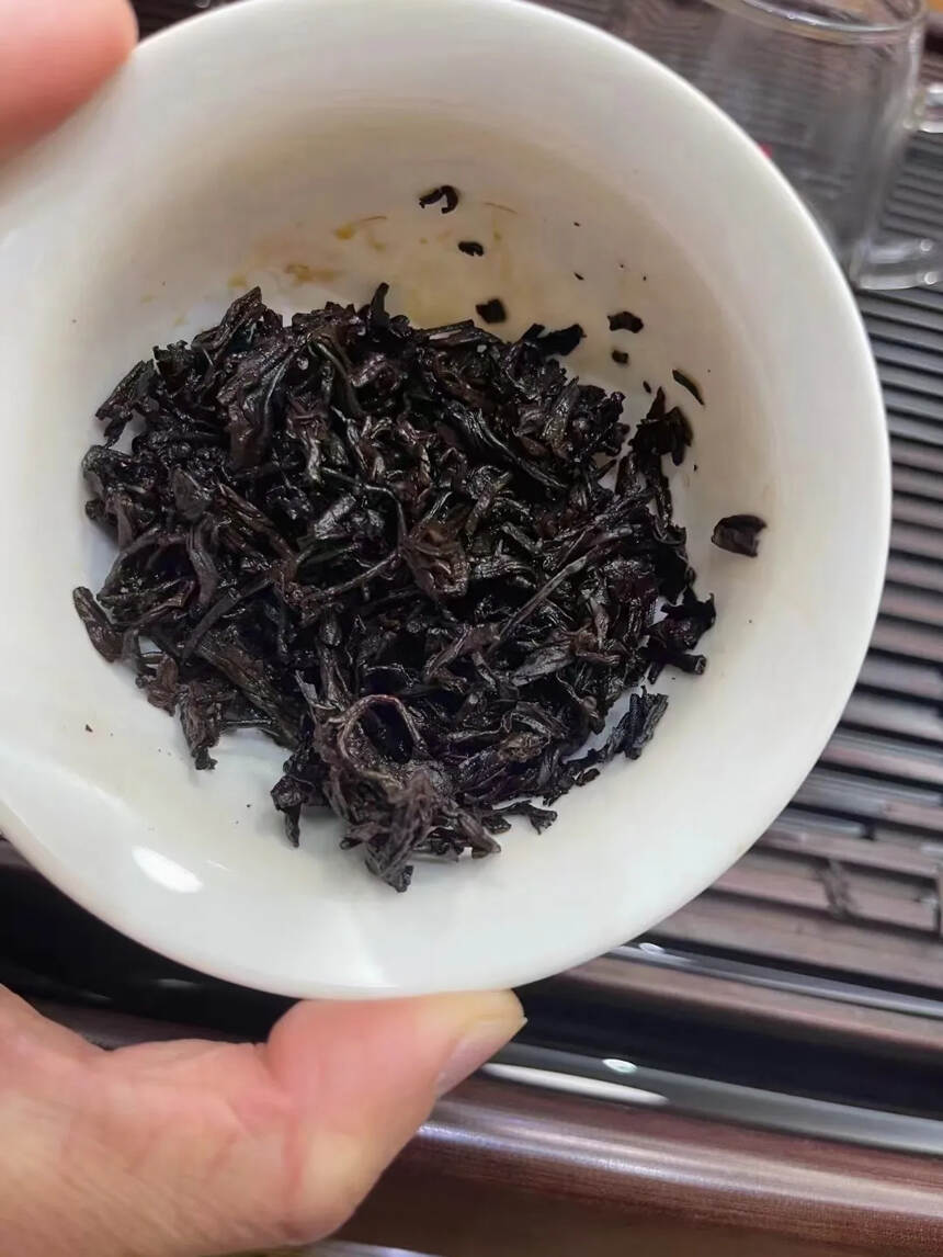 2004年永明老茶砖
?
高品质 干仓老熟茶 里外一