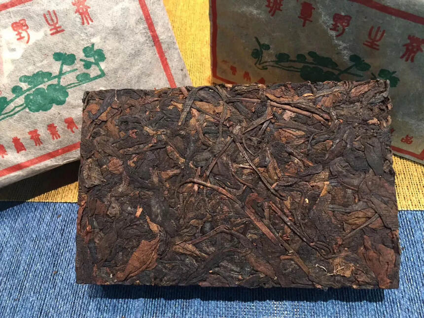 2000年，班章野生茶生普洱茶砖，云南飞台茶业，茶底