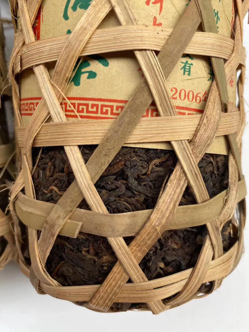 06年，干仓茶柱，一条1000克，
野生竹筒茶布朗山