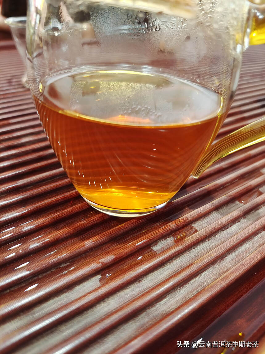 04年龙园号金瓜茶，一个500克，一条4个，一件10