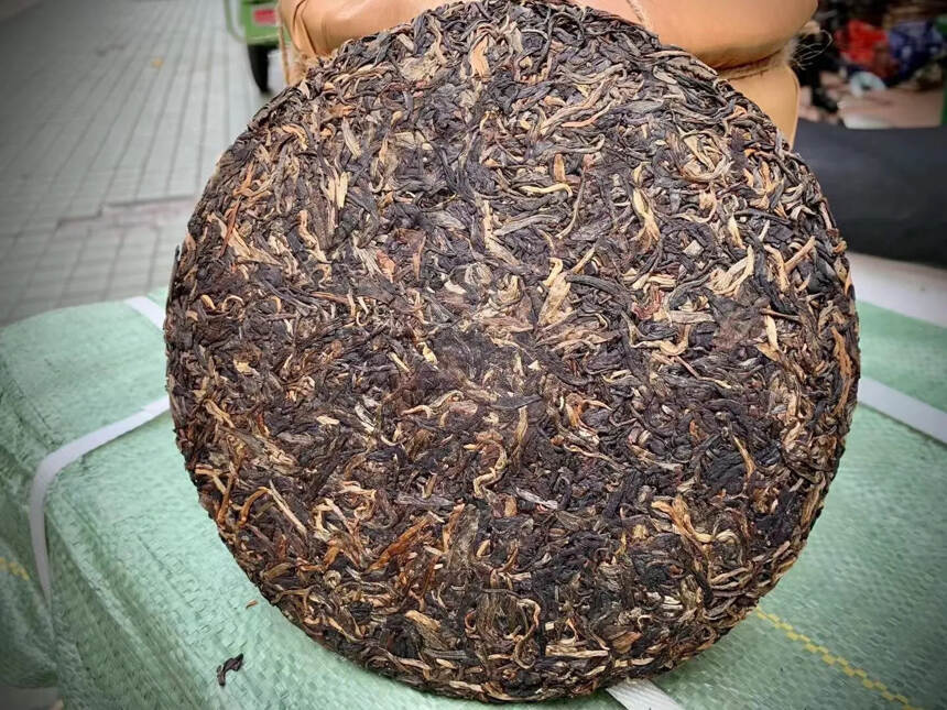 2003年班章正品，足年份老生茶
茶料布朗山霸气茶，