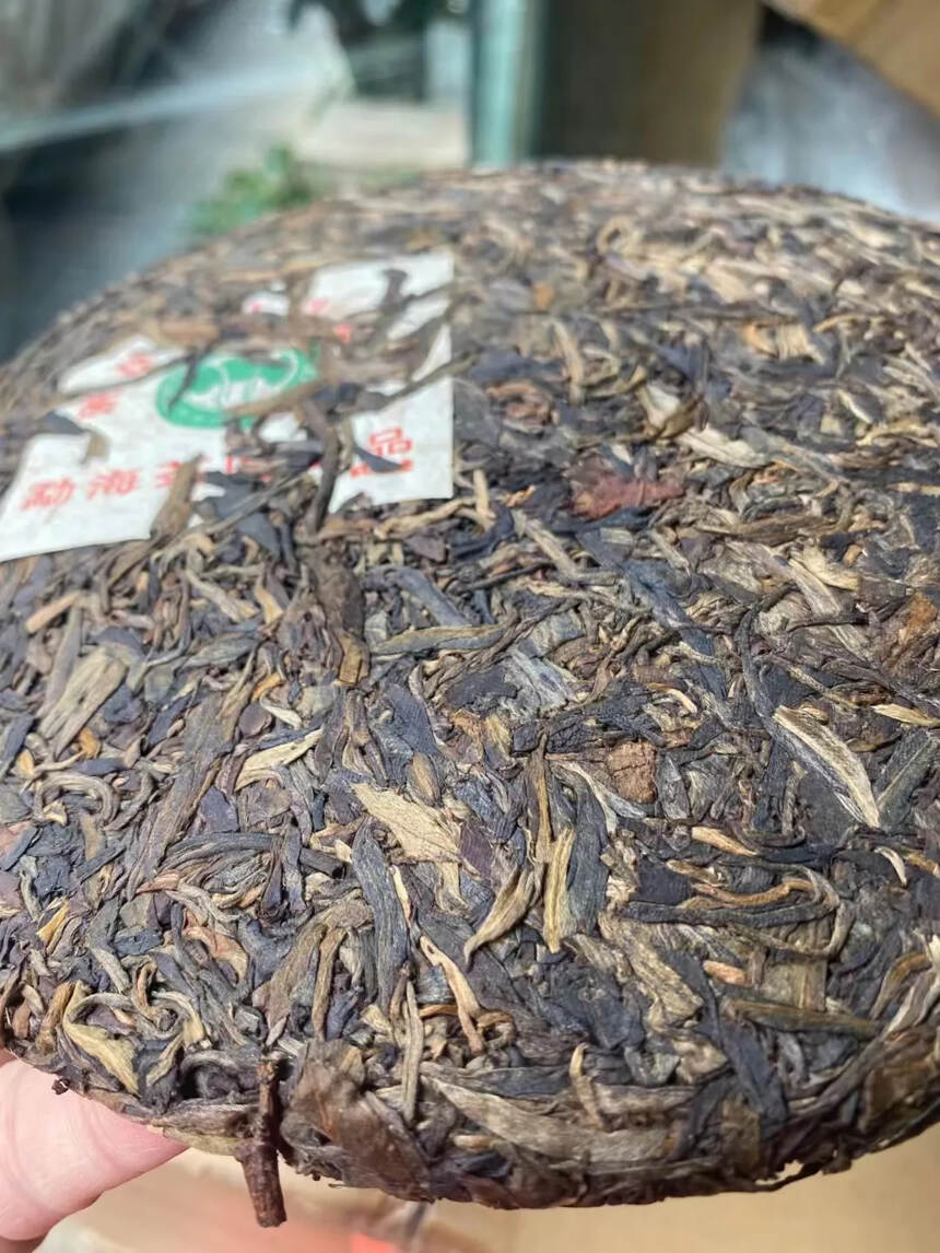 2000年班章生茶，每片都有茶油，茶味足，透着棉质都