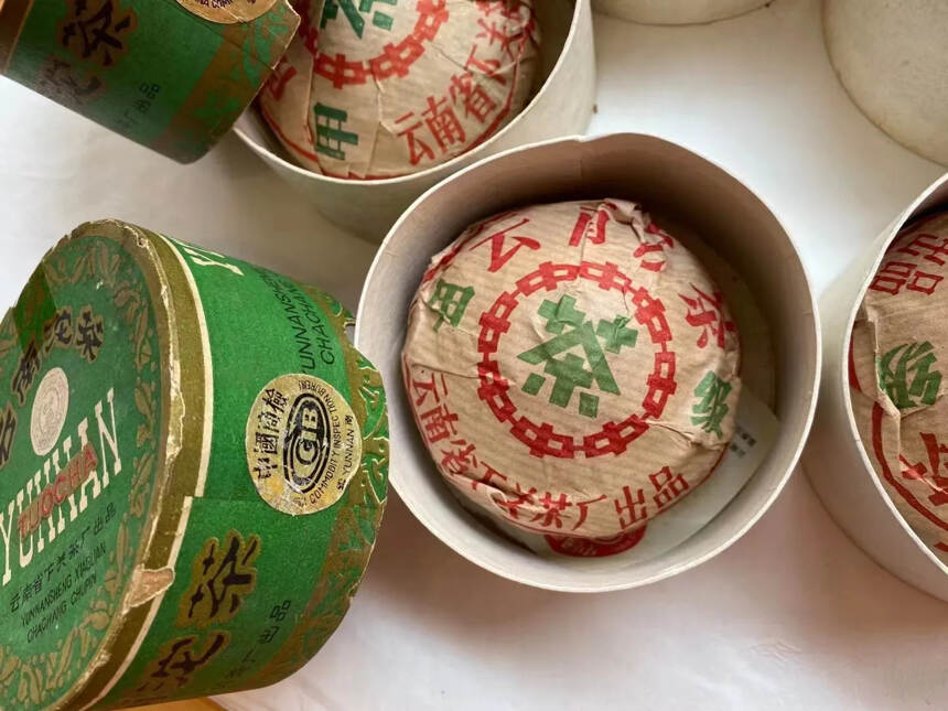 八十年代 云南沱茶 甲级生普洱沱茶，二两的经典绿盒，