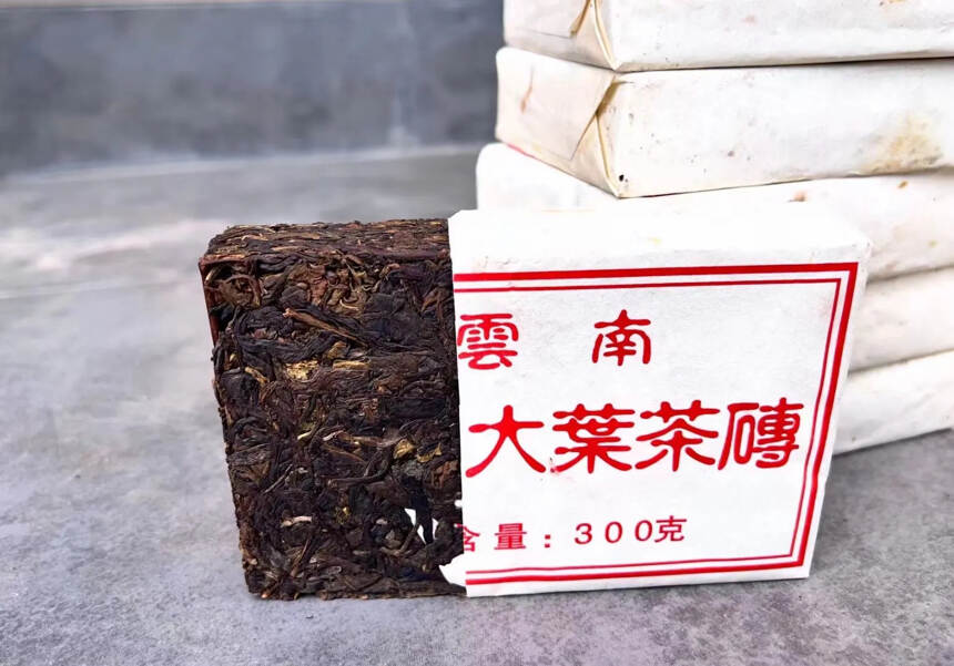 正?大山??叶茶砖生茶

条索?致紧??叶片粗大，?