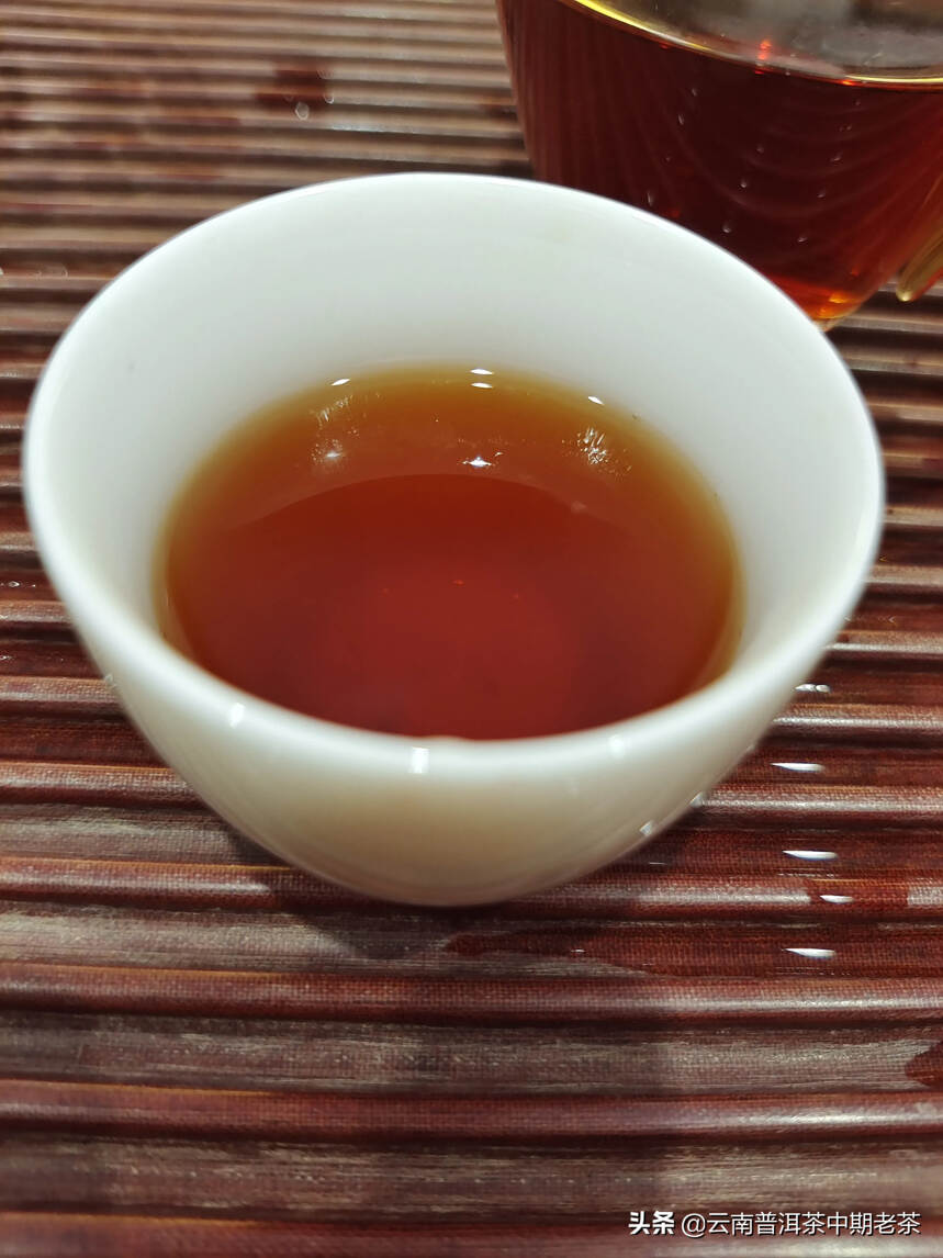 茶膏 
茶中精品，一粒一泡。普洱茶膏是茶叶的深加工产