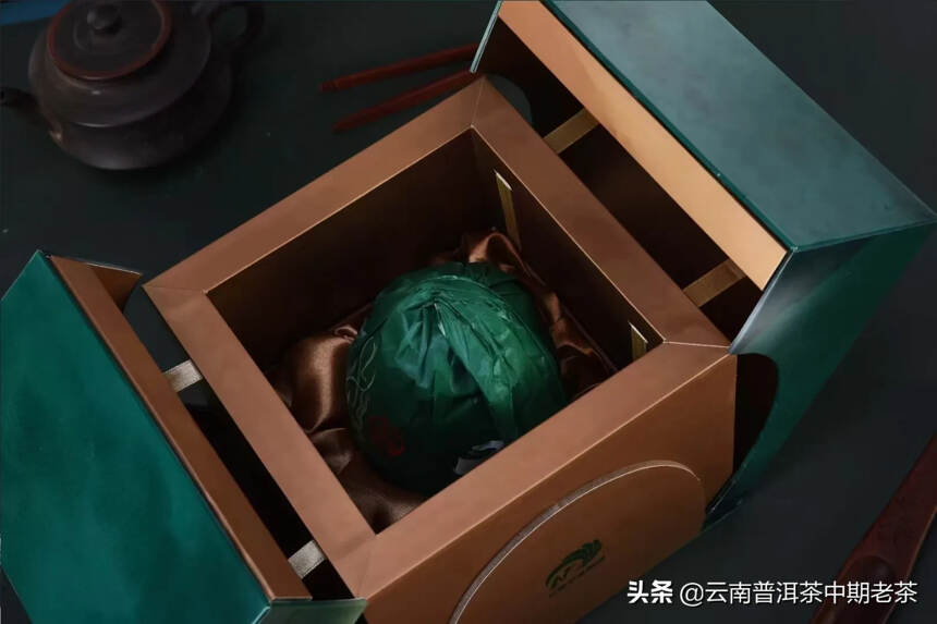 青龙曼松
666克/个/一盒，3盒/件。
普洱茶蛋型