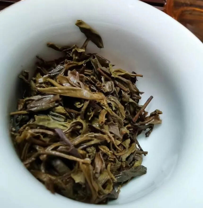 2005年中茶牌景谷白龙
十五年陈期老生茶，早期景谷