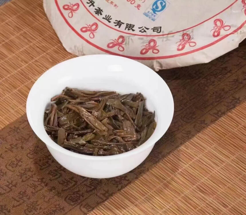 陈升号2013易武圆茶
此茶选用的是云南易武茶山生态