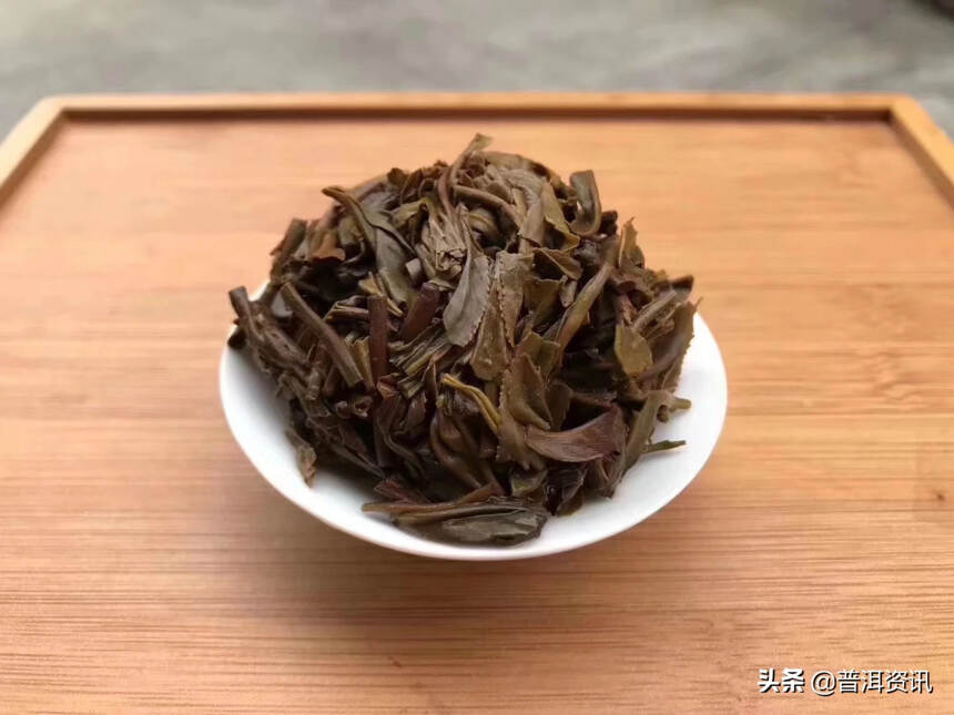 2004年班章老生茶！
选用班章有机春茶压制，茶饼干