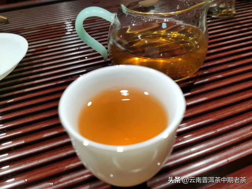 09年丹珠普洱生茶
春海茶厂
布朗山茶料压制，汤色微