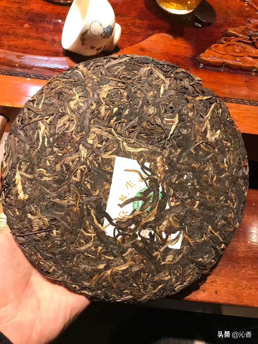 2004年班章白菜生态乔木老生茶，香气独特 伴有烟香