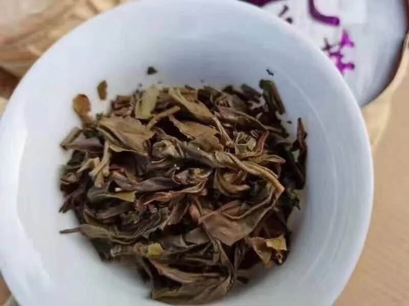 紫芽茶富含花青素，可养生，醇香中带丝青草般清香，茶汤