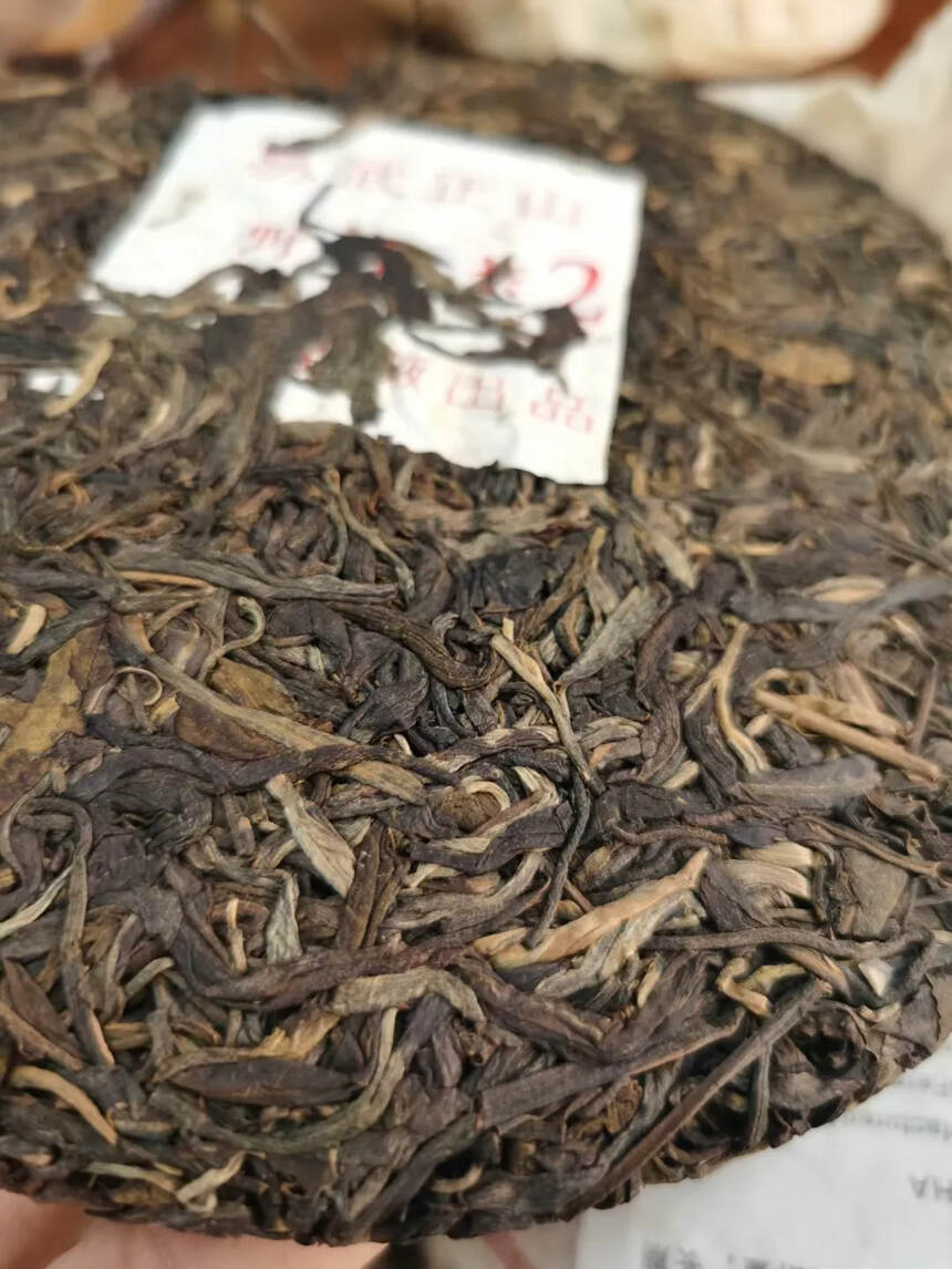 2004年春海茶厂易武正山大2生茶，带有烟味，茶味重