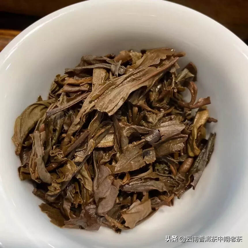 2004年兴海普洱茶生茶


茶厂大中格纹纸珍藏品?