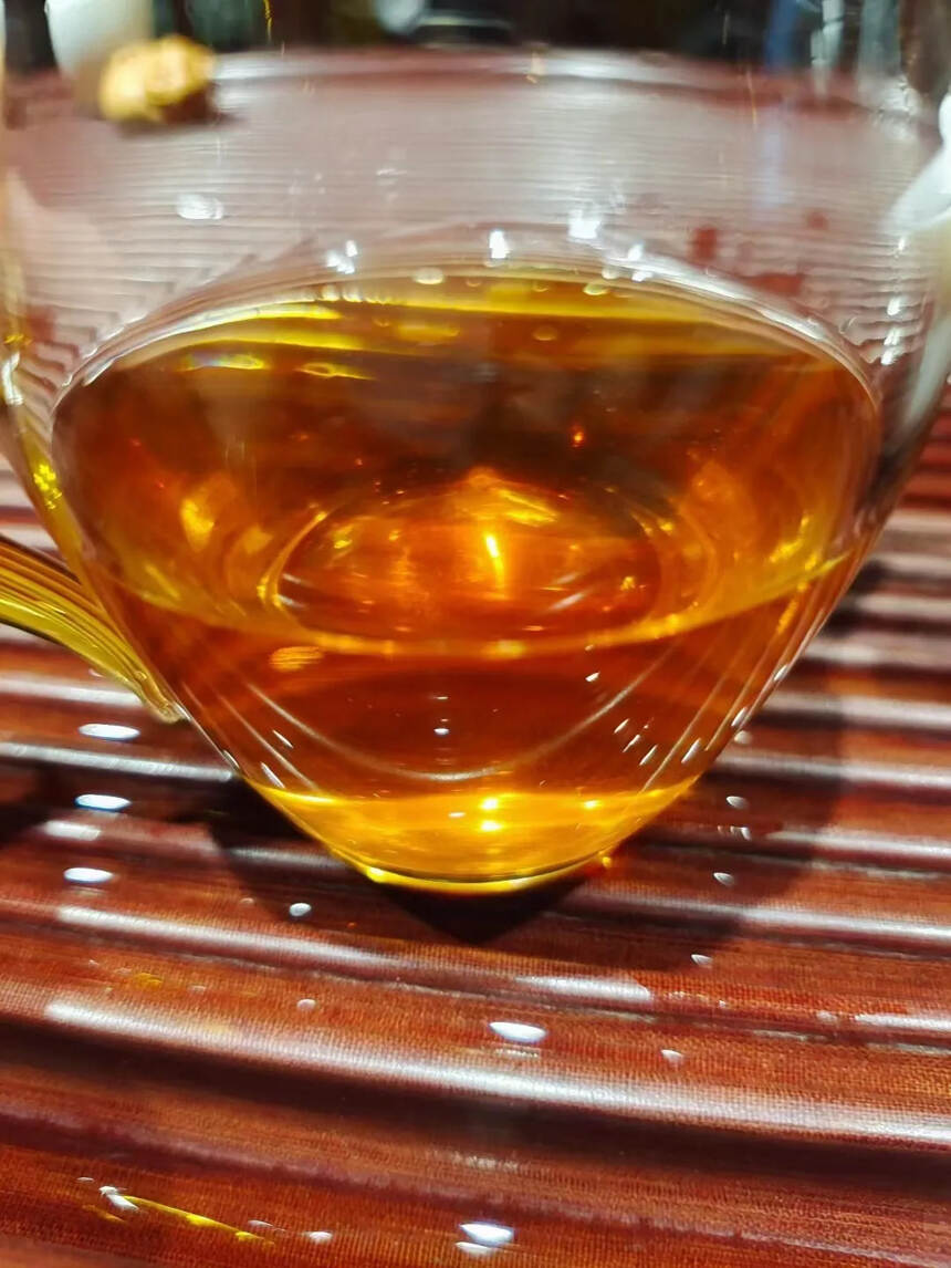 03年普洱茶


条索紧结
烟味浓有苦底 
【200