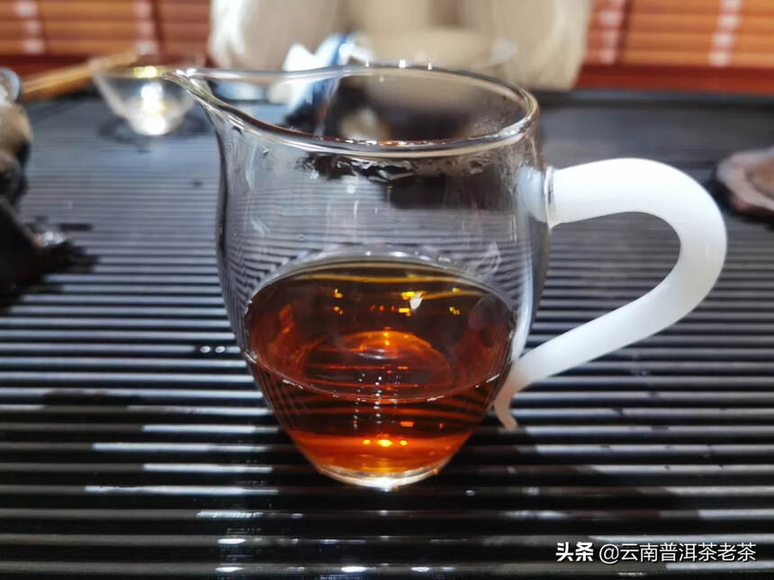 天冷了，来杯熟茶暖一下吧，
九十年代黄印7572熟饼