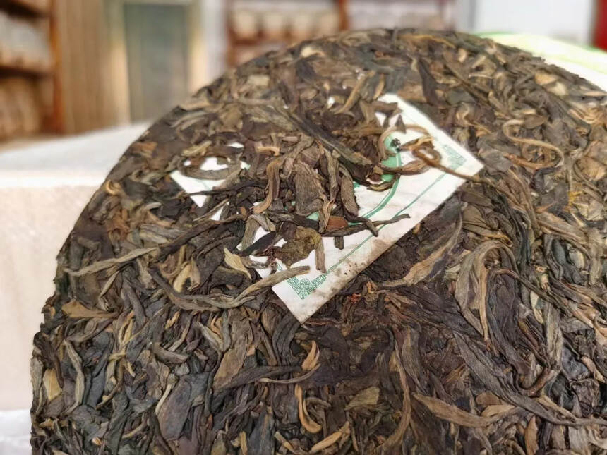 07年龙园号古山茶王饼
纯干仓老生茶
汤色微红金黄透