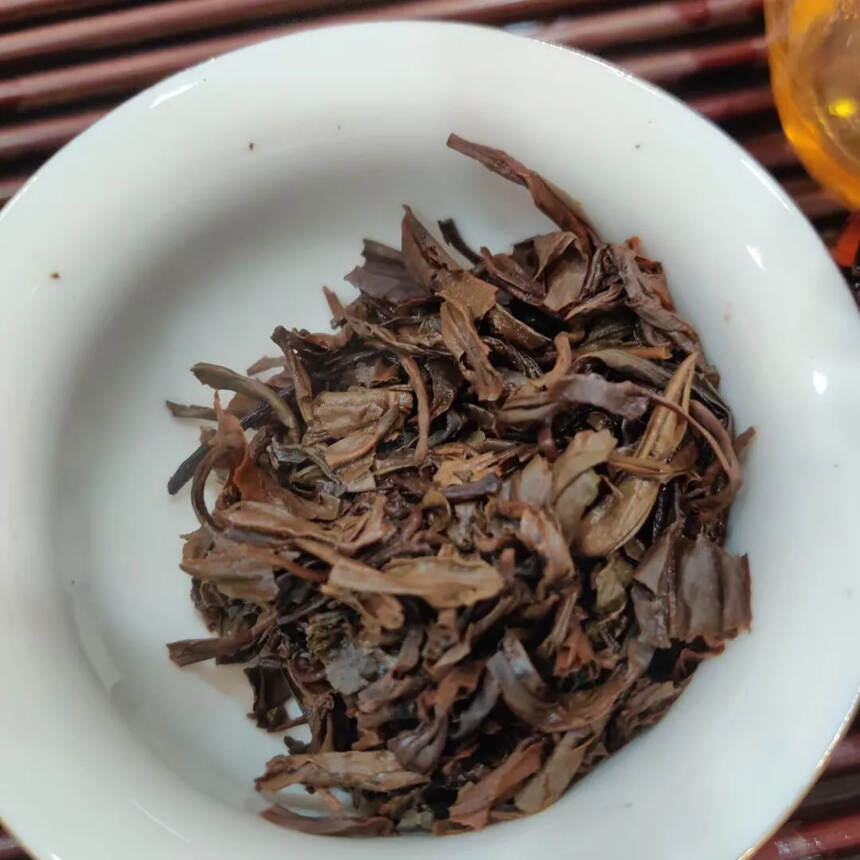 2006年云南昌泰茶叶集团，首批龙马瑞茗，干茶圆整.