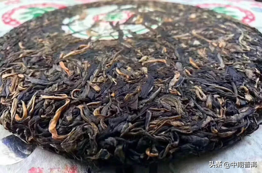 05年华联饼  烟韵自然 茶饼漂亮，香气怡人，生津，