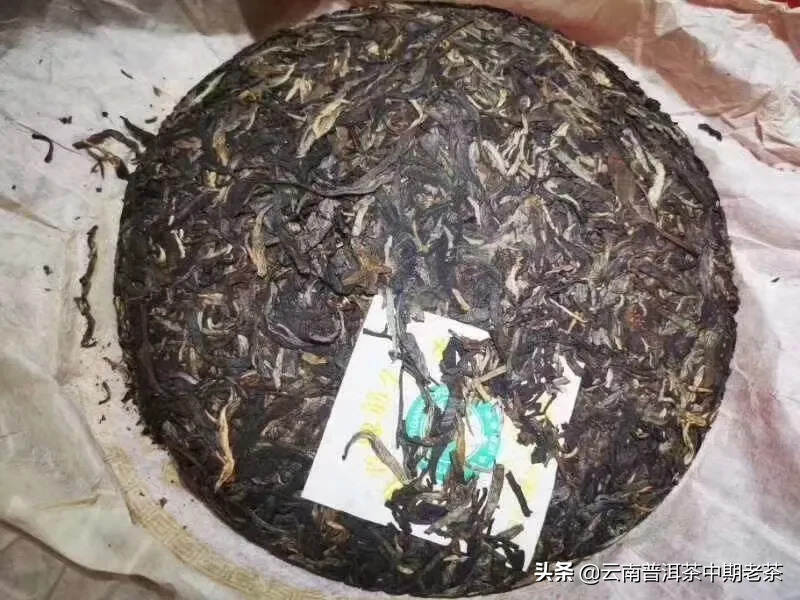 03年班章橡筋普洱生茶


纪念饼   十七年陈化
