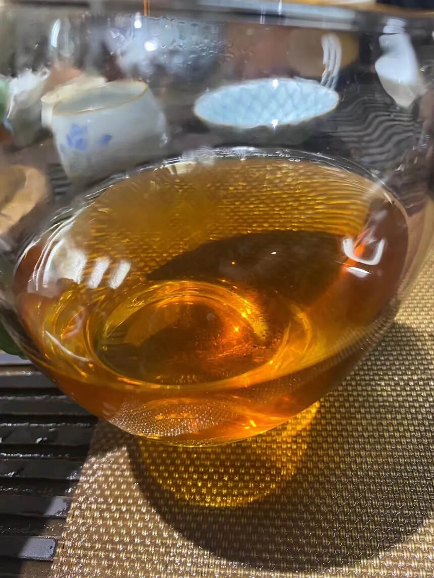 90年代班章沱茶，一沱100克。一条5沱，口感较好，