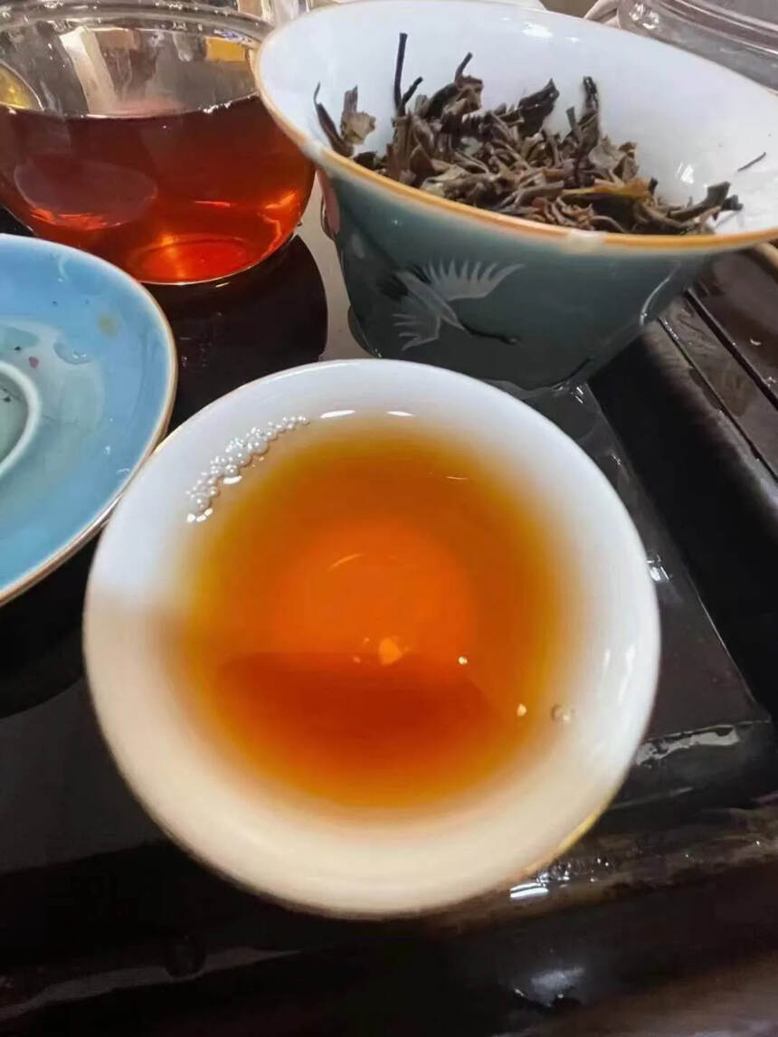 澜沧古茶2018年曼弄(熟)
口感饱满，汤厚质重，韵