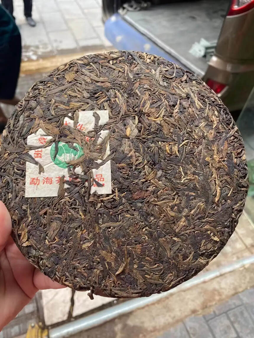 2000年，班章乔木茶，每片都有茶油，茶味足，超高香