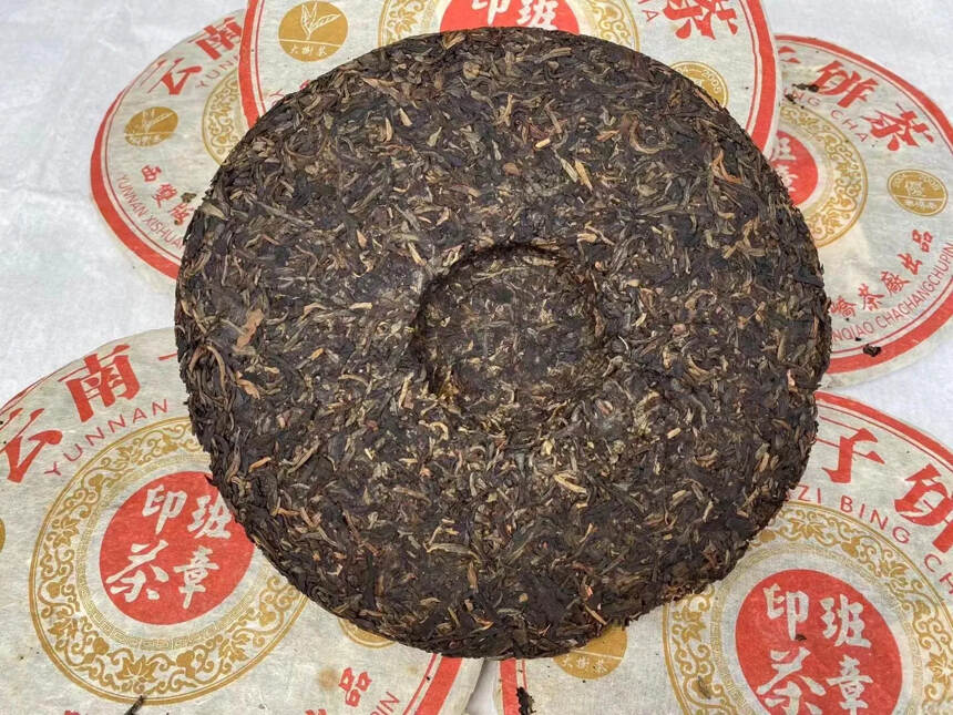 2005年南峤茶厂，班章印茶青饼，茶汤口感饱满，分布