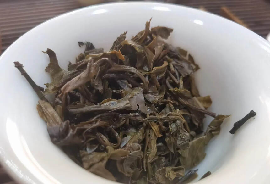 02年孔雀乡，烟香，恰到好处
干仓，茶气足