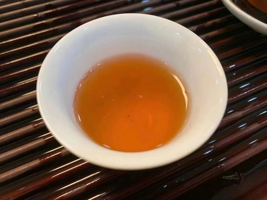 2003年 易武正山野生七子饼茶，永聘号生普洱茶，云