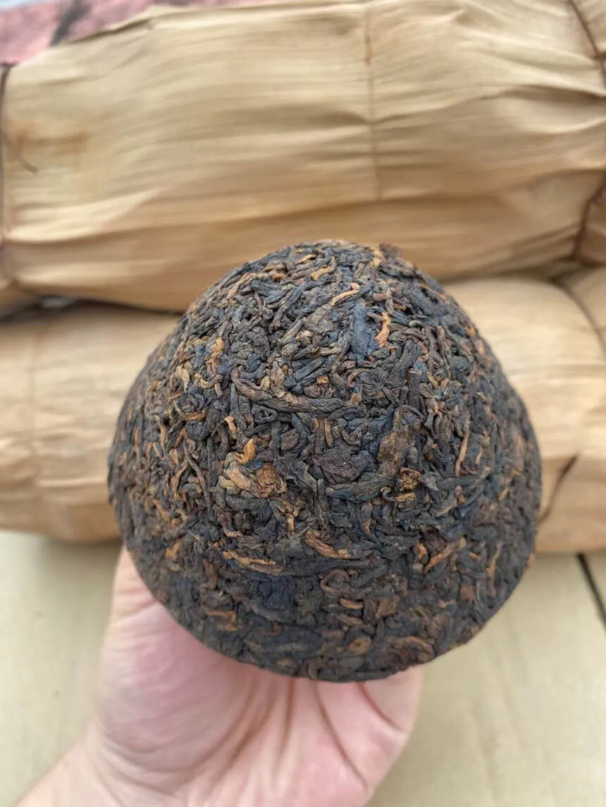 2000年港商定制纯干仓熟茶蘑菇沱250克/个，4个