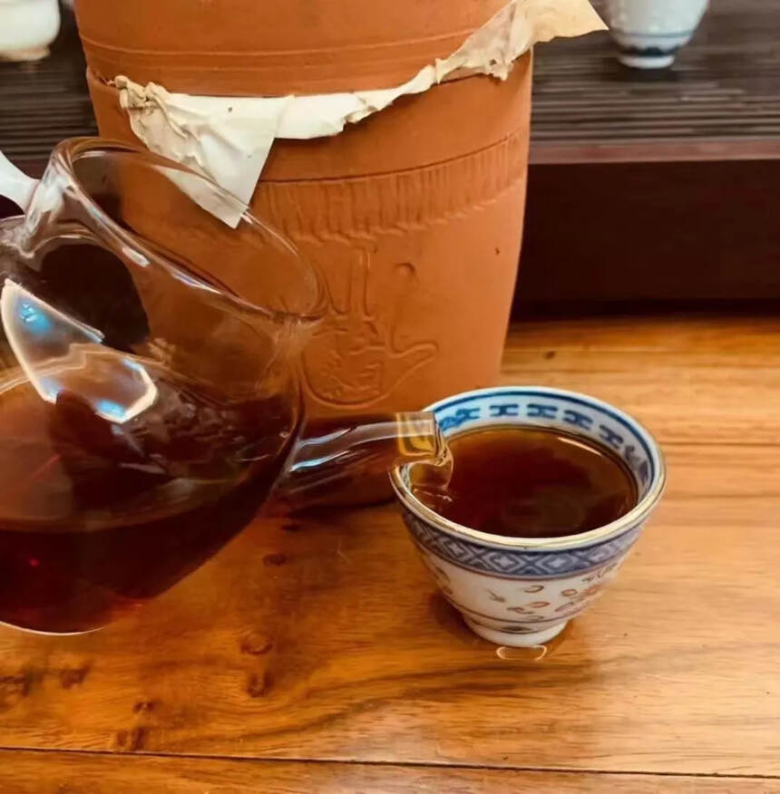 93年镇康茶厂土司贡茶，经过28年岁月的沉淀，汤色褐