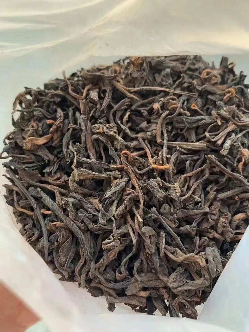 2003年 金帆 普洱熟茶，打开茶叶可以闻到迷人的熟