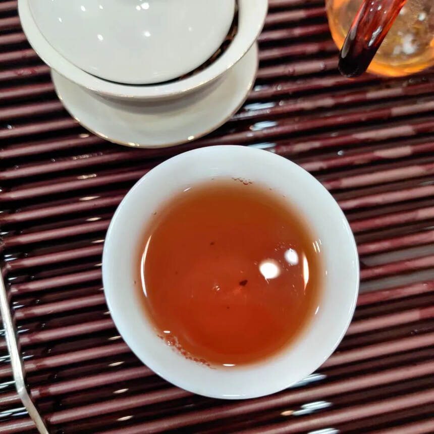 2006年云南昌泰茶叶集团，首批龙马瑞茗，干茶圆整.