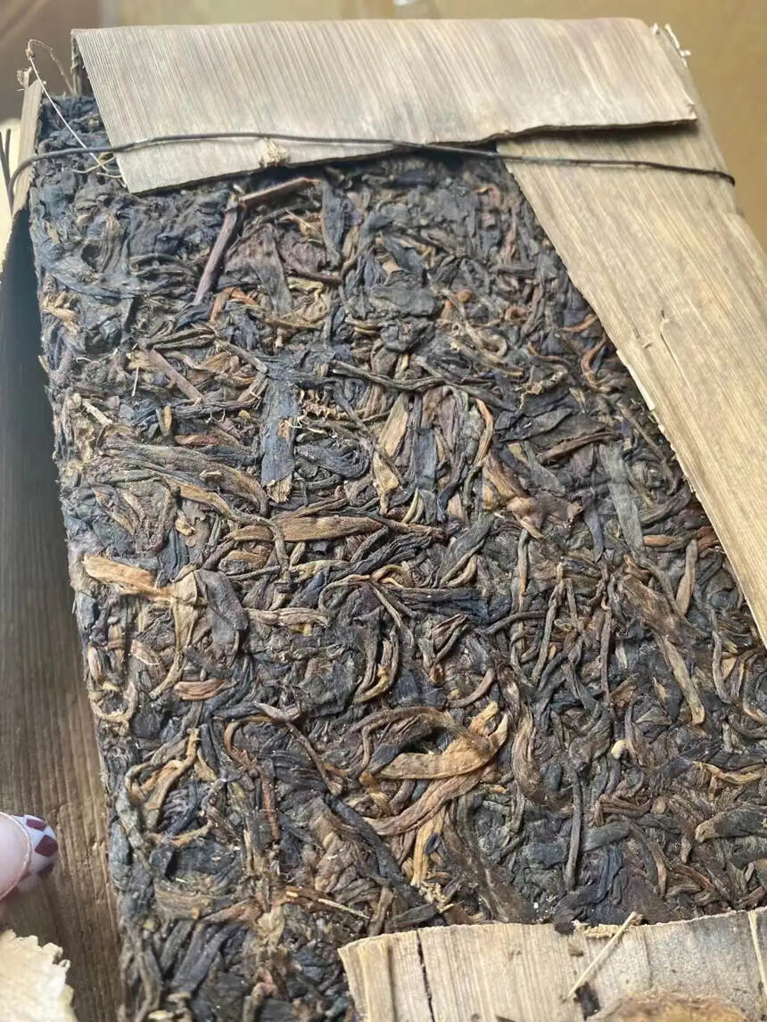 98年勐海班章老树砖茶，班章砖茶1000克一片、茶味