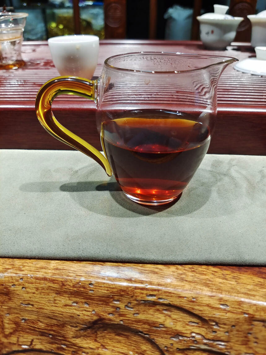 09年勐海小颗粒老茶头，颗粒均匀，茶汤透亮，味甘甜，