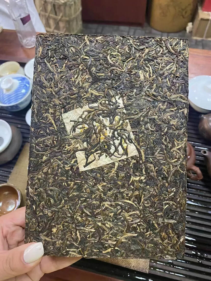 2002年班章生砖茶，老生茶，汤色透亮，杯底留香，回