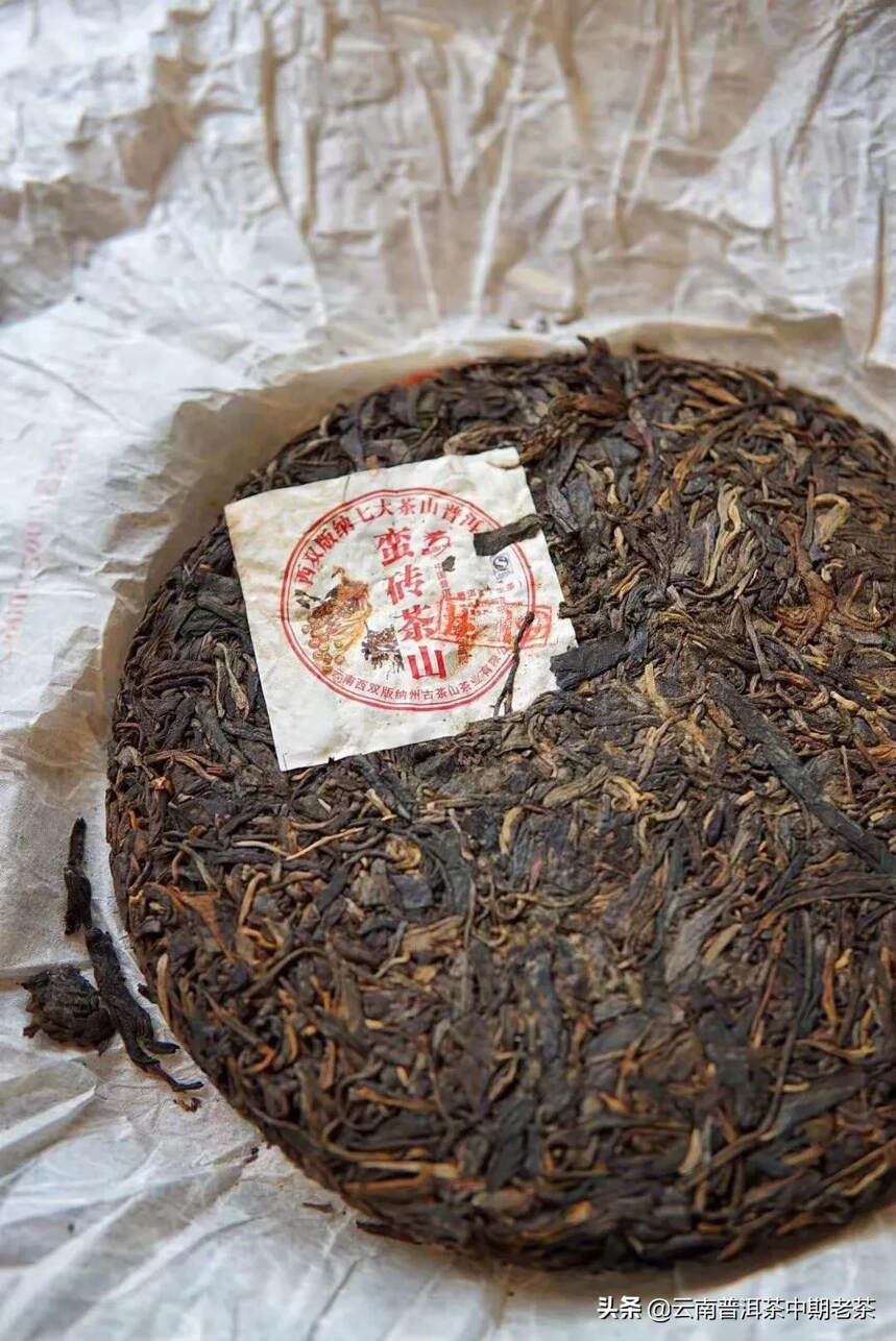 07年普洱茶



龙园号七大茶山饼357g/饼 7